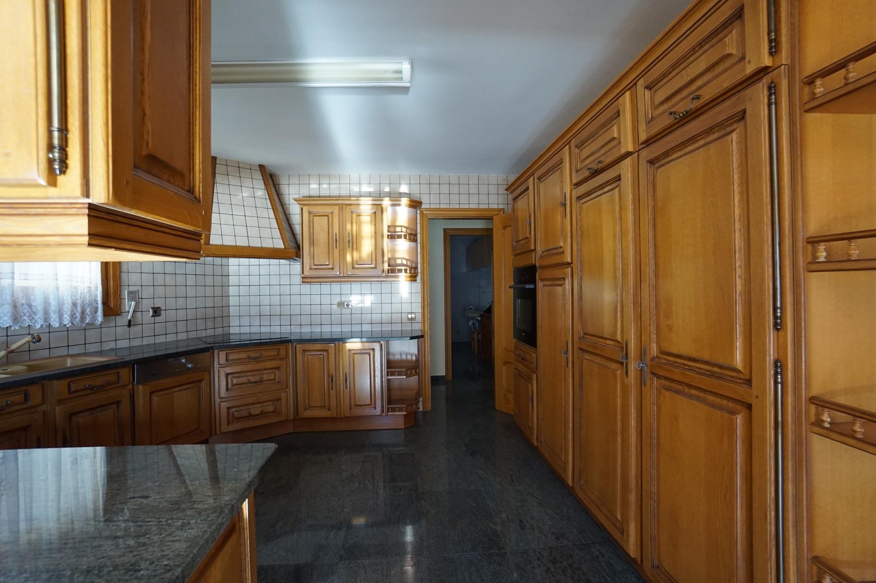 Pis de lloguer a Andorra la Vella, 4 habitacions, 316 metres