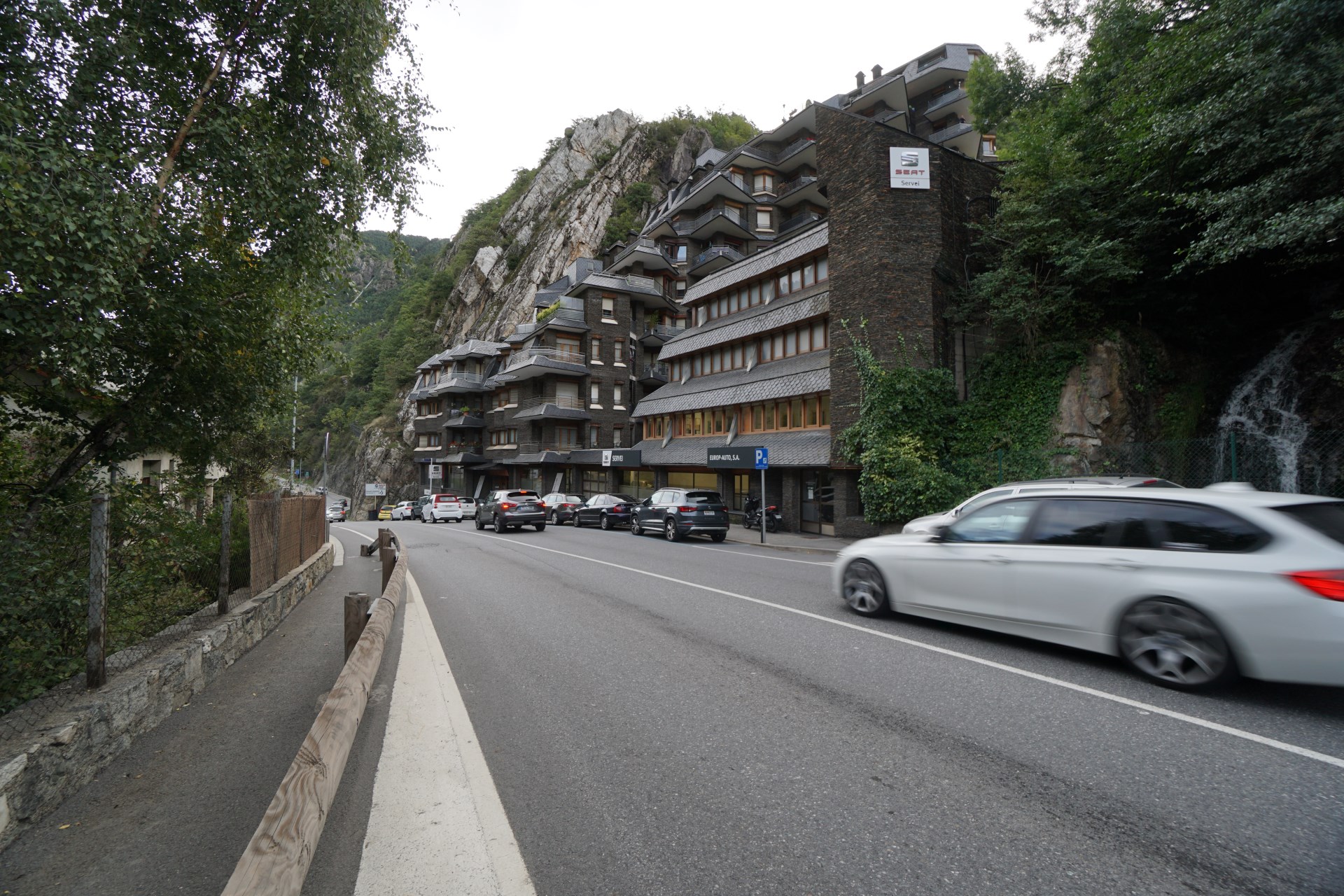 Local comercial de lloguer a Escaldes Engordany, 1381 metres