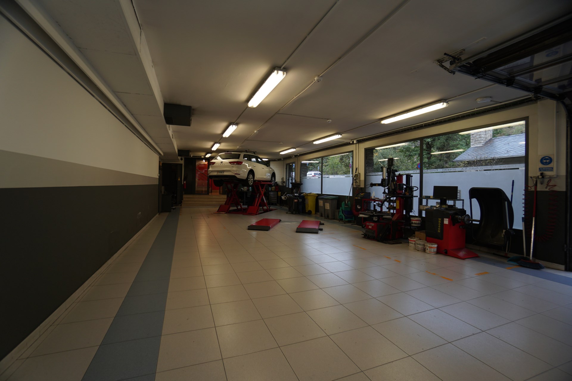 Local comercial de lloguer a Escaldes Engordany, 1381 metres