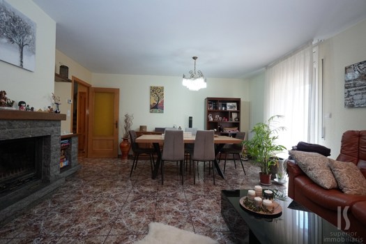 Casa en venta de 4 habitaciones en Escàs (La Massana) con terraza y parking