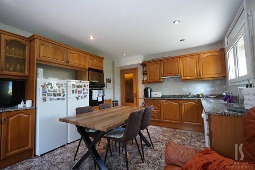 Casa en venta de 4 habitaciones en Escàs (La Massana) con terraza y parking