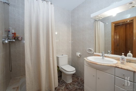 Casa en venta de 4 habitaciones en Escàs (La Massana) con terraza y parking