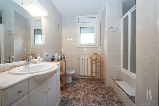 Casa en venta de 4 habitaciones en Escàs (La Massana) con terraza y parking