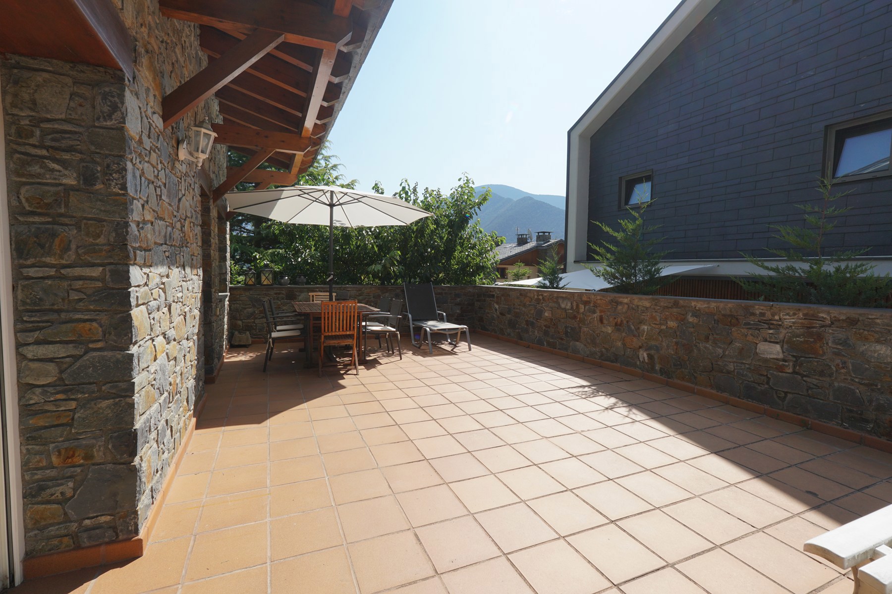 Chalet en venta en Escàs, 4 habitaciones, 379 metros