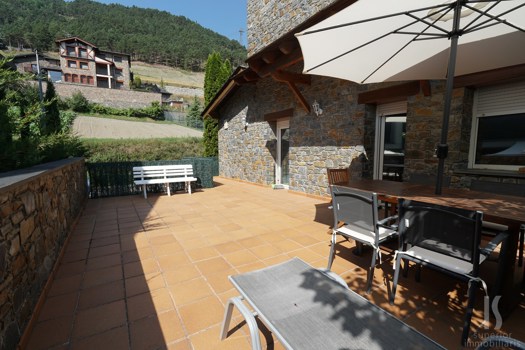 Casa en venta de 4 habitaciones en Escàs (La Massana) con terraza y parking