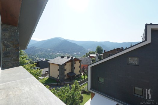 Casa en venta de 4 habitaciones en Escàs (La Massana) con terraza y parking