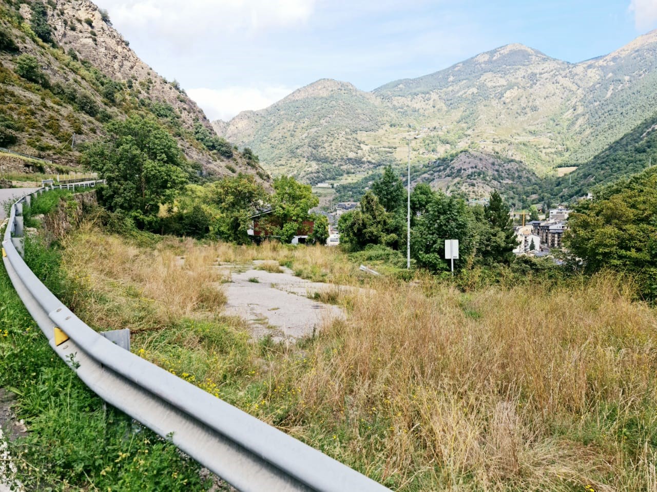 Terreno en venta en Fontaneda (Sant Julià de Lòria)