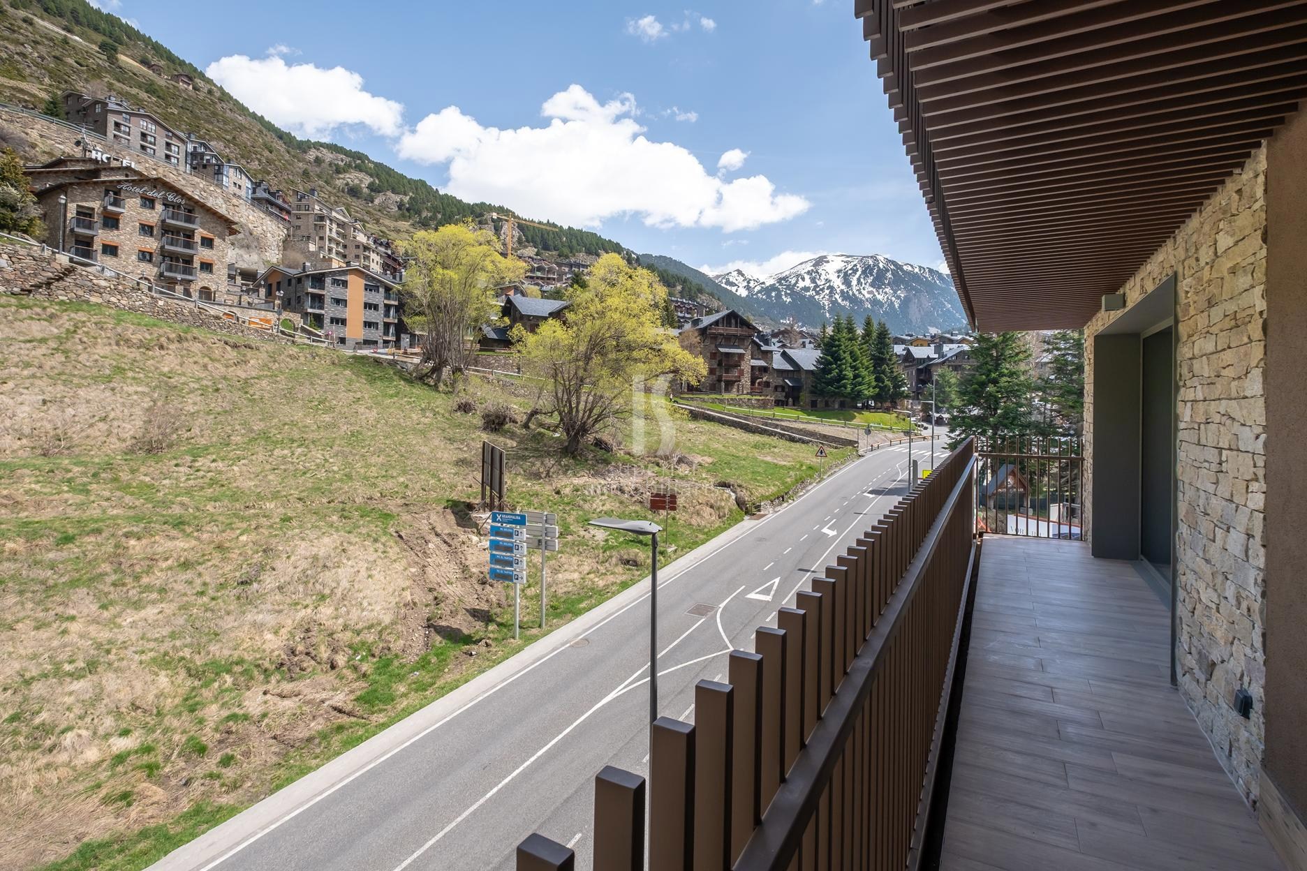 Apartment for sale with 3 bedrooms in El Tarter (Canillo) with terrace and parking