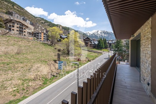 Apartment for sale with 3 bedrooms in El Tarter (Canillo) with terrace and parking