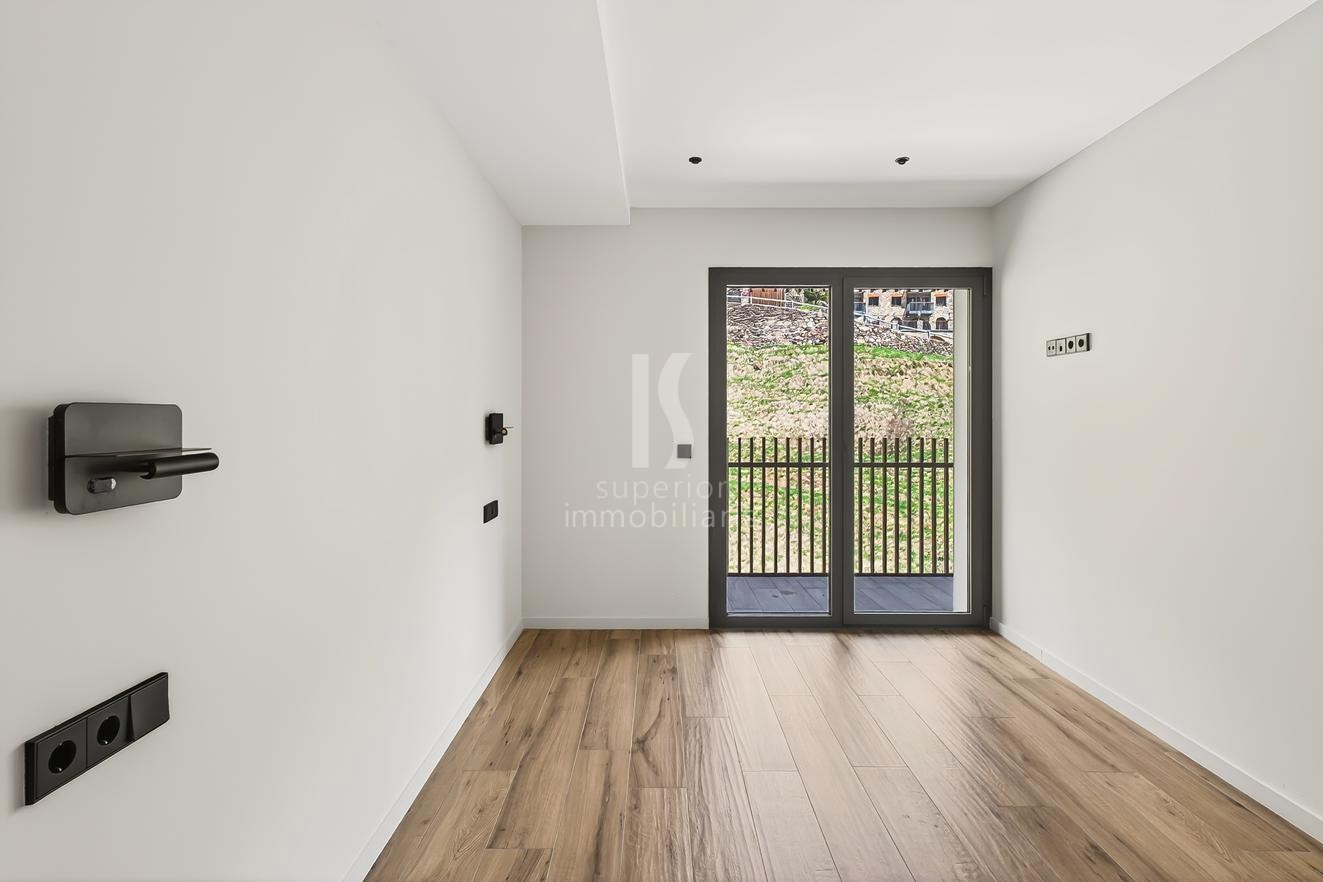 Piso en venta de 3 habitaciones en El Tarter (Canillo) con terraza y parking