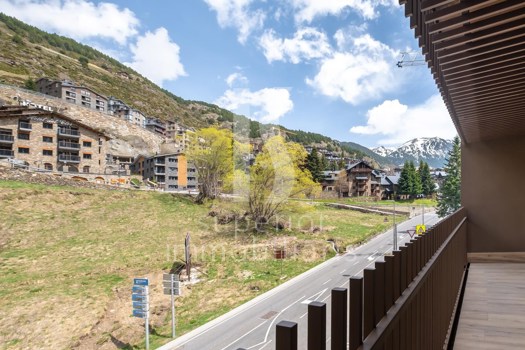 Apartment for sale with 3 bedrooms in El Tarter (Canillo) with terrace and parking