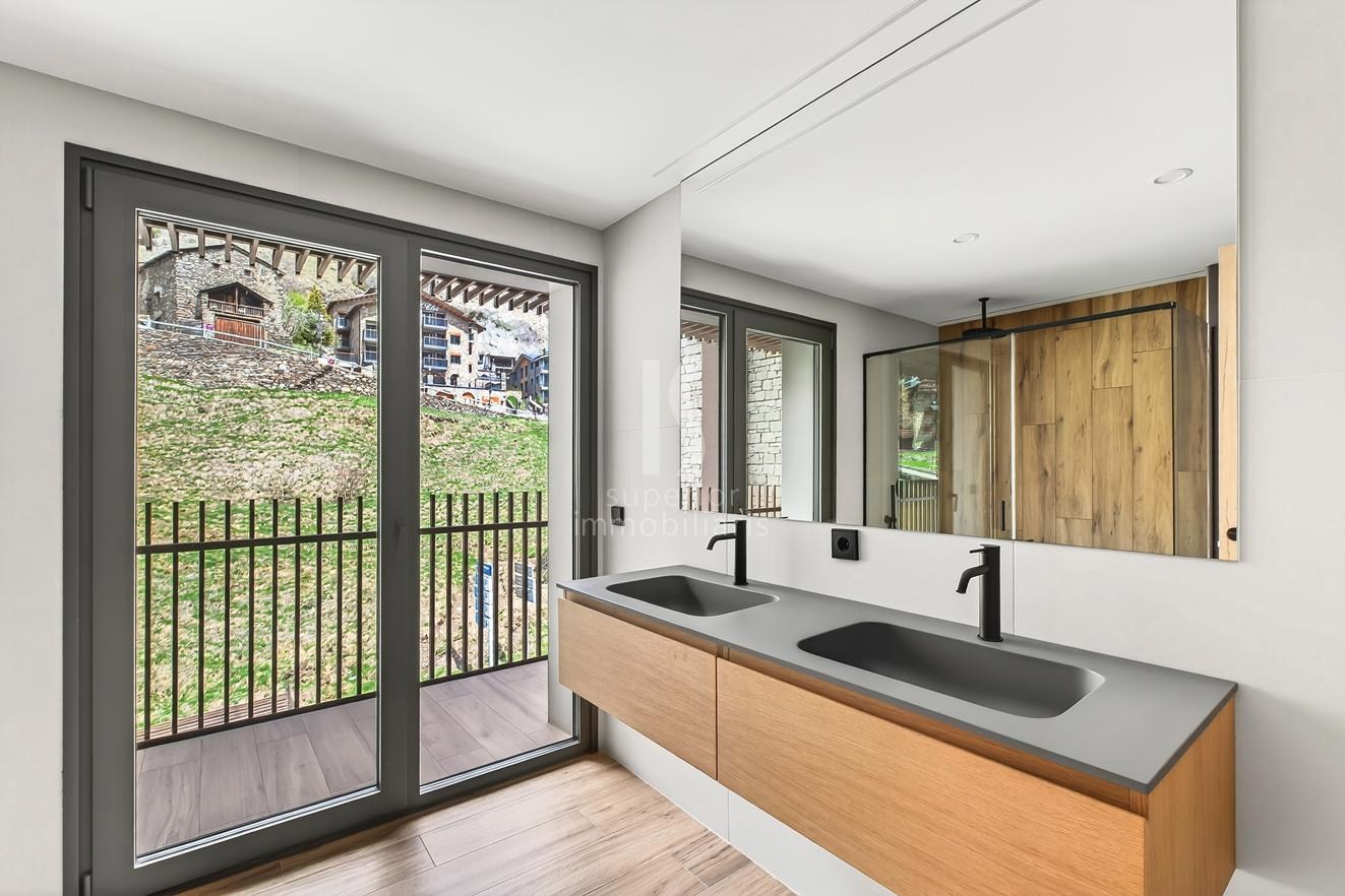 Apartment for sale with 3 bedrooms in El Tarter (Canillo) with terrace and parking