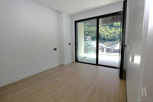 Piso en alquiler de 3 habitaciones en Escaldes-Engordany con terraza y parking