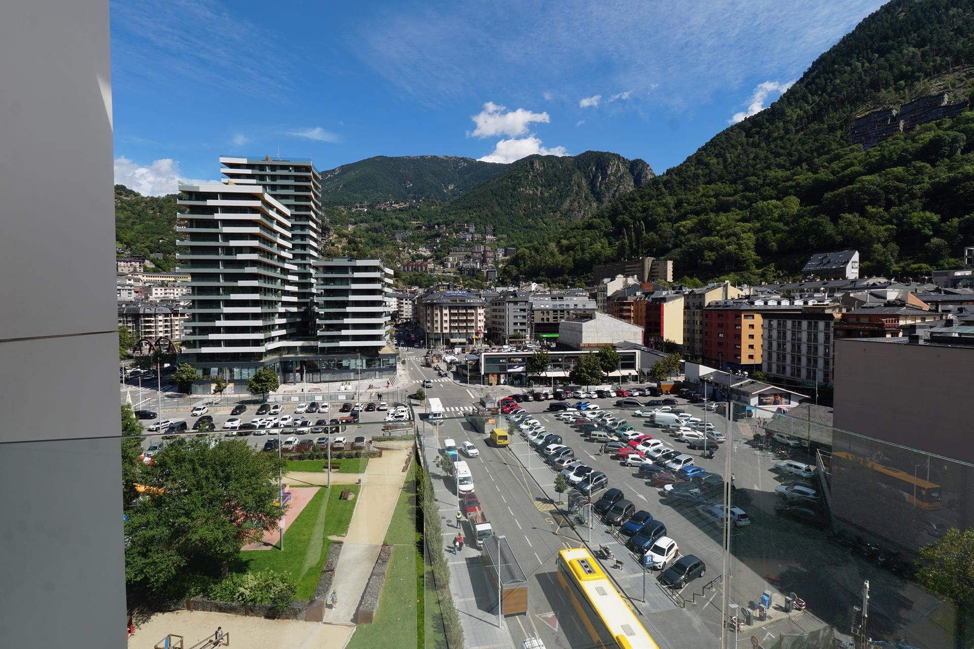 Apartment for rent with 3 bedrooms in Escaldes-Engordany with terrace and parking