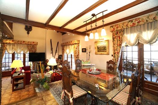 Casa en venta de 4 habitaciones en Andorra la Vella con terraza y parking