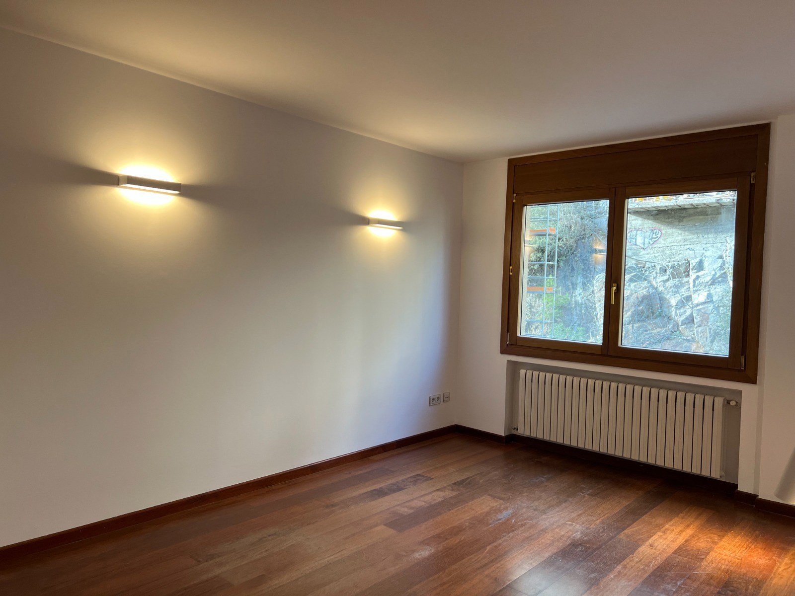 Apartment for rent with 4 bedrooms in Andorra la Vella with parking