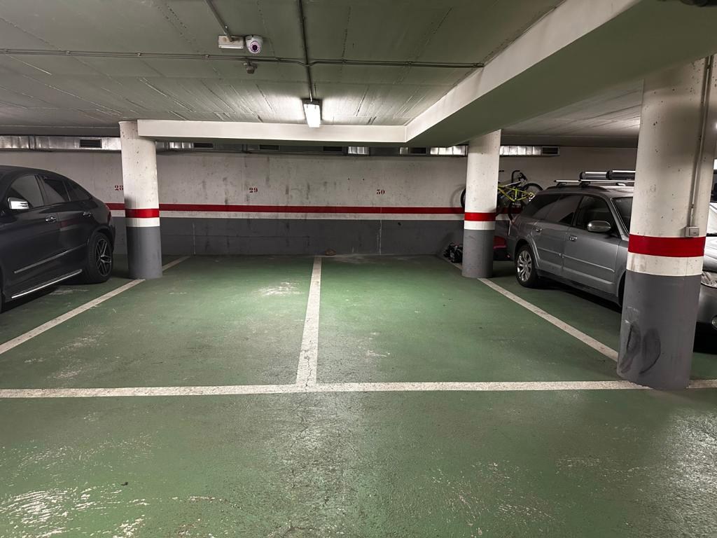 Apartment for rent with 4 bedrooms in Andorra la Vella with parking