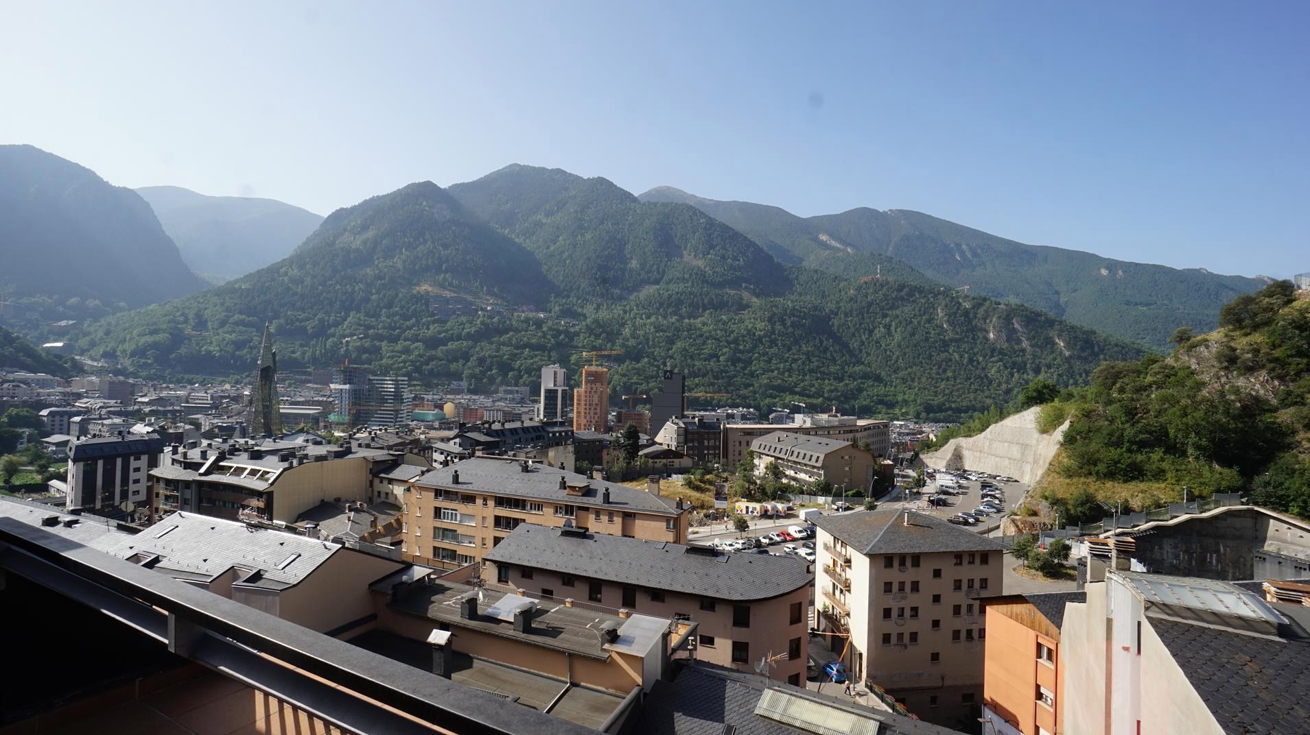 Apartment for rent with 4 bedrooms in Escaldes-Engordany with terrace and parking