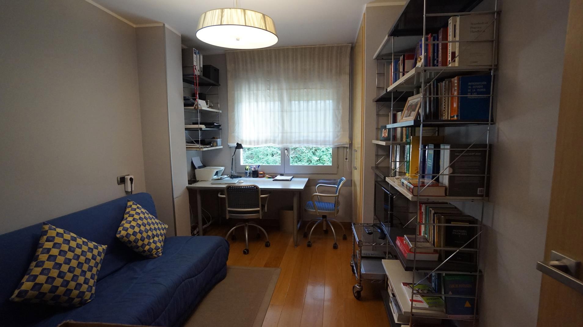 Apartment for rent with 4 bedrooms in Escaldes-Engordany with terrace and parking