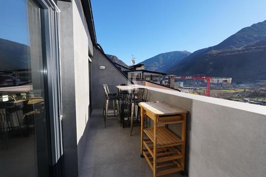 Ático en venta de 3 habitaciones en Santa Coloma d'Andorra (Andorra la Vella) con terraza y parking