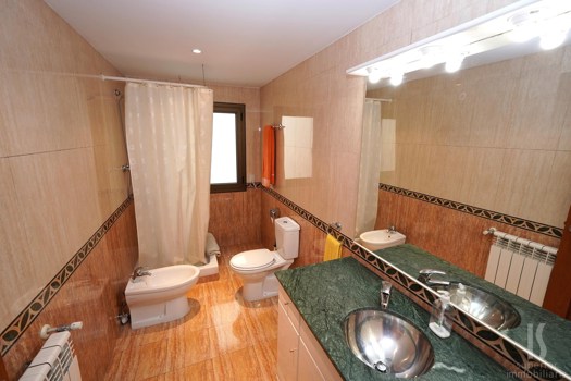 Apartment for rent with 4 bedrooms in Andorra la Vella with terrace and parking