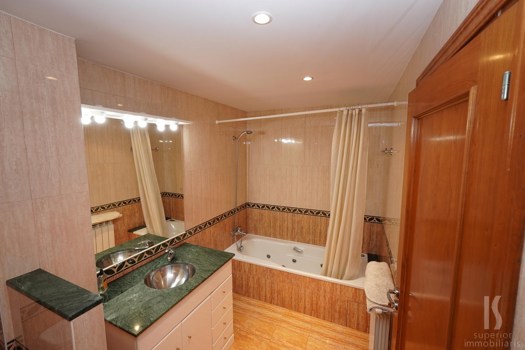 Apartment for rent with 4 bedrooms in Andorra la Vella with terrace and parking