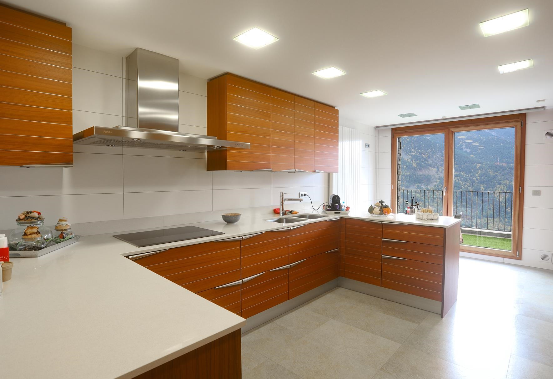 Piso de alquiler en Escaldes Engordany, 4 habitaciones, 319 metros