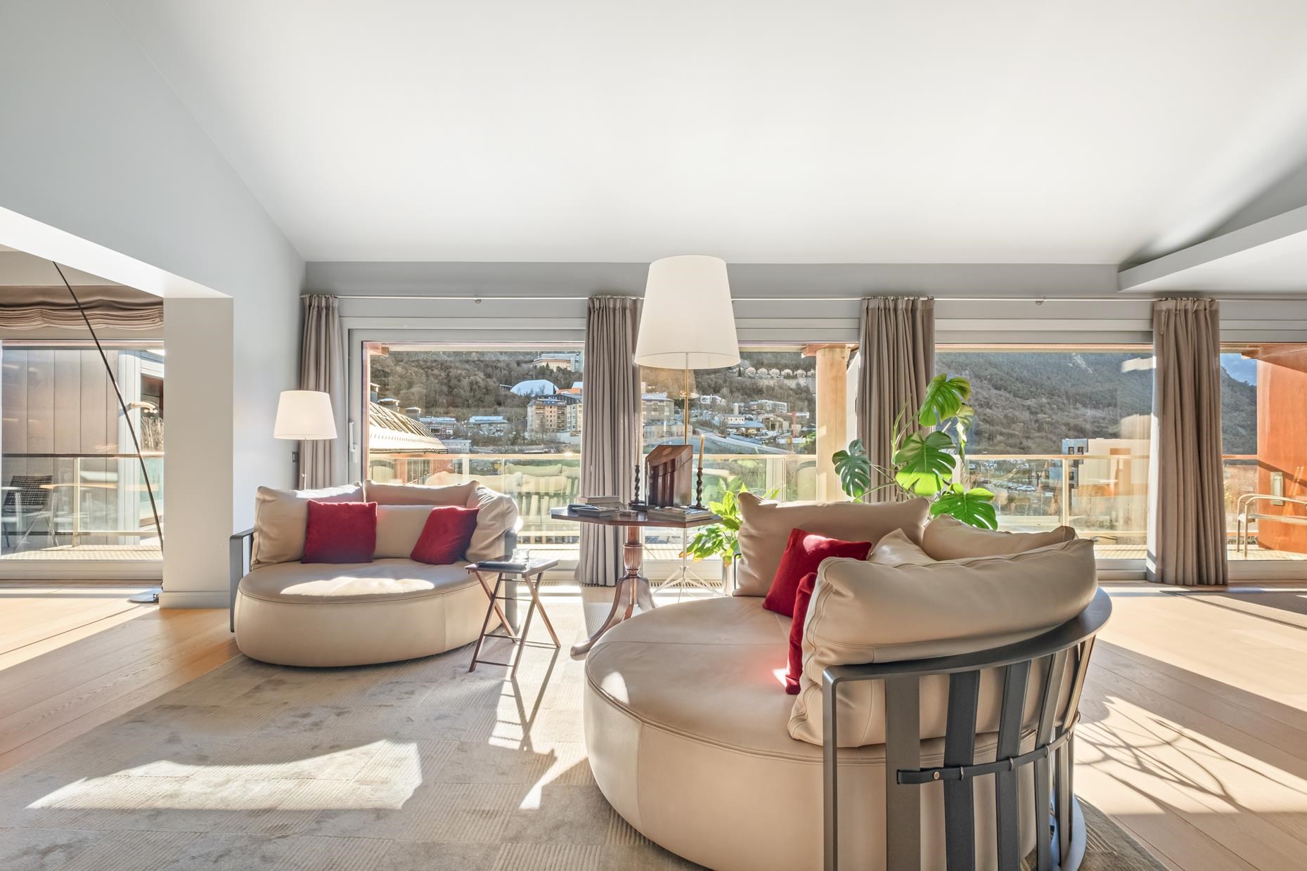 Dúplex en venta en Andorra la Vella, 3 habitaciones, 330 metros