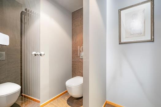Dúplex en venta de 3 habitaciones en Andorra la Vella con terraza y parking
