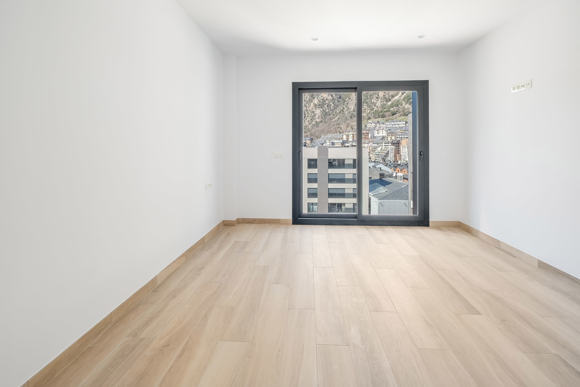 Piso en alquiler de 4 habitaciones en Andorra la Vella con terraza