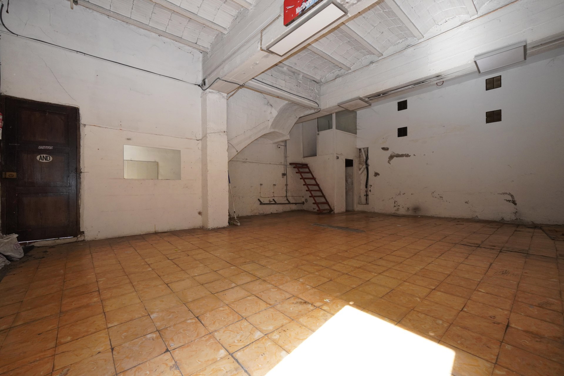 Local comercial de lloguer a Sant Julià de Lòria, 90 metres