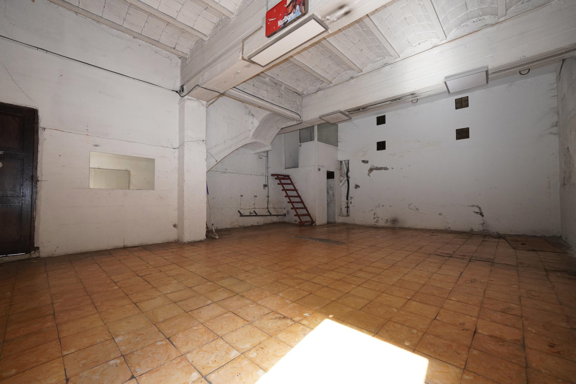 Local comercial de alquiler en Sant Julià de Lòria, 90 metros