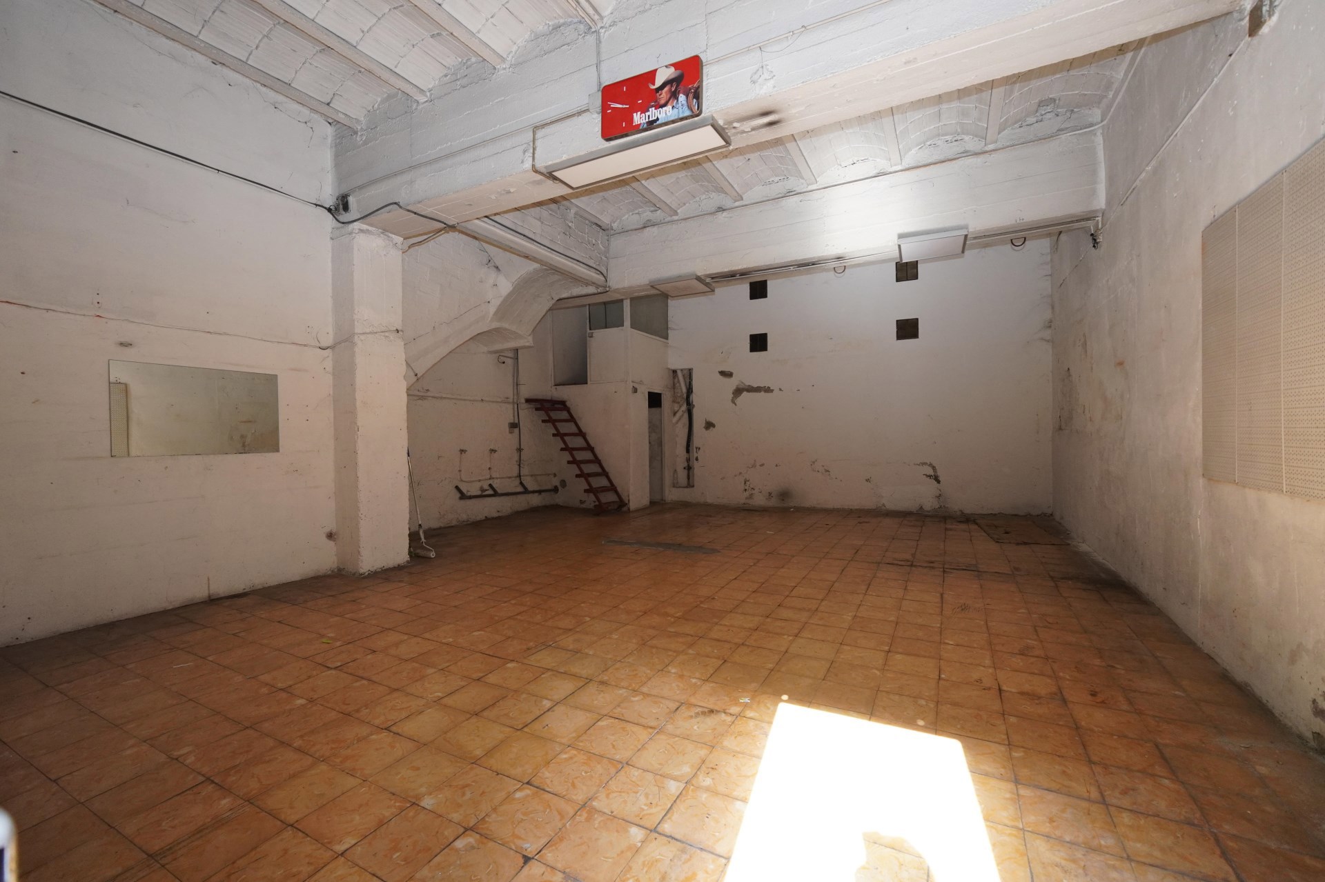 Local comercial de lloguer a Sant Julià de Lòria, 90 metres