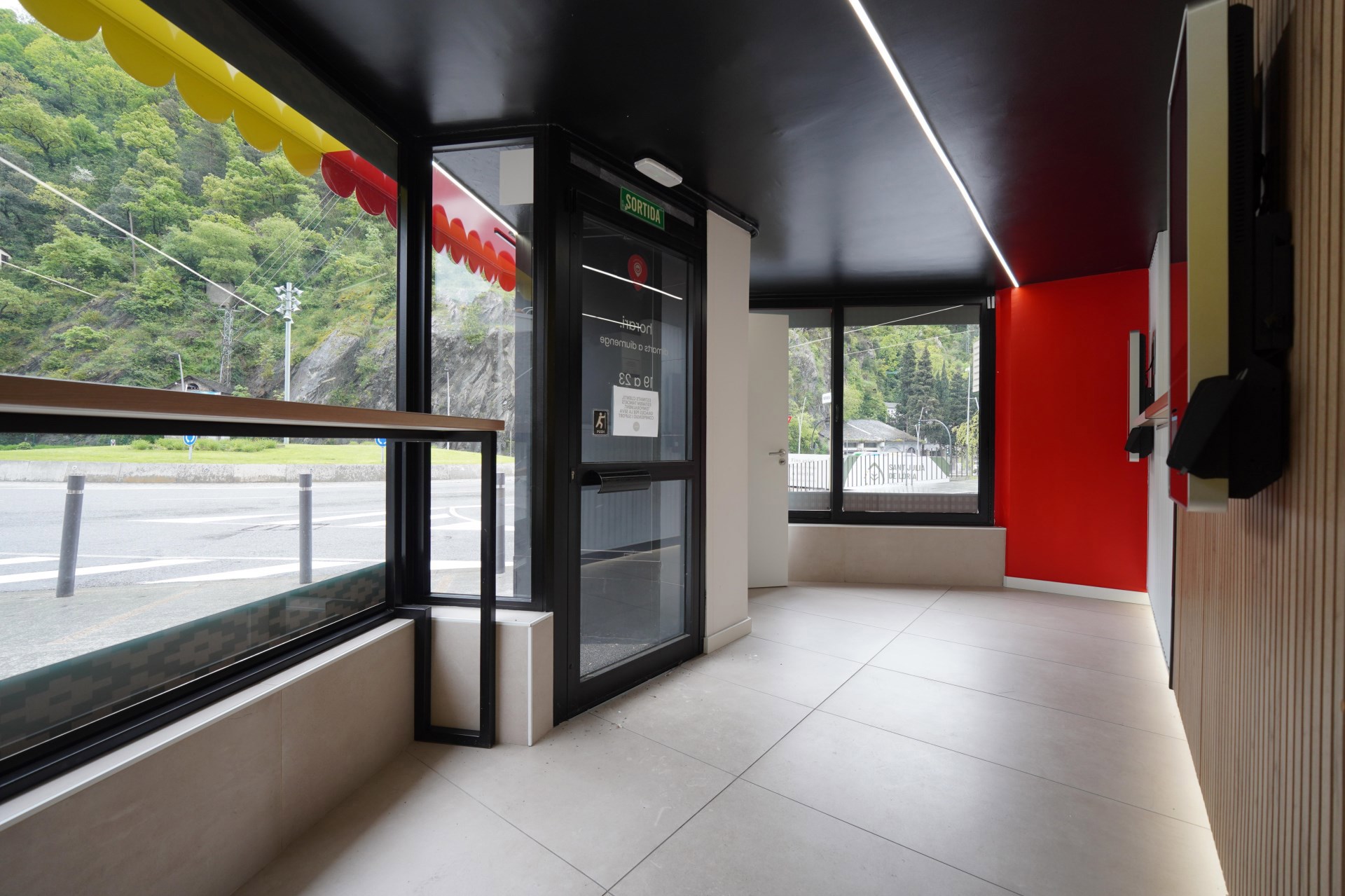Local comercial de alquiler en Sant Julià de Lòria, 68 metros