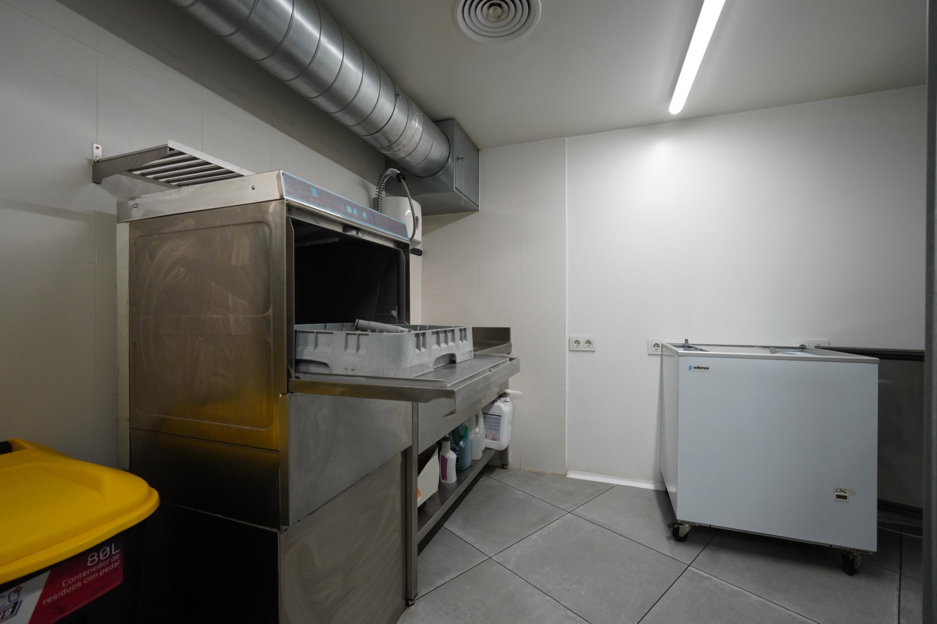Local comercial de alquiler en Sant Julià de Lòria, 68 metros