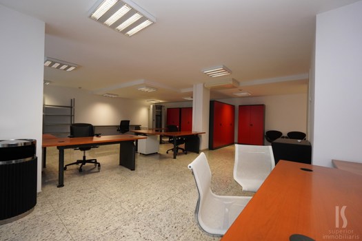 Office for rent in Andorra la Vella with parking