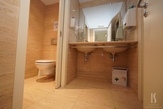 Office for rent in Andorra la Vella with parking