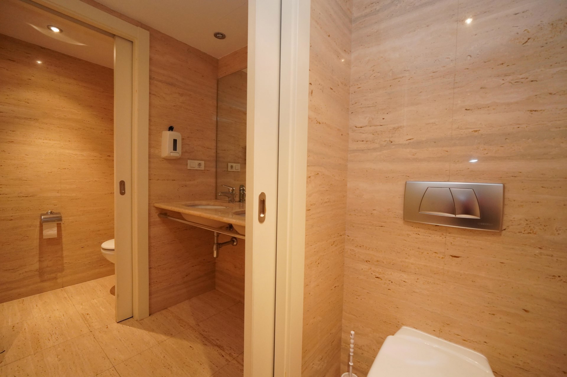Office for rent in Andorra la Vella with parking