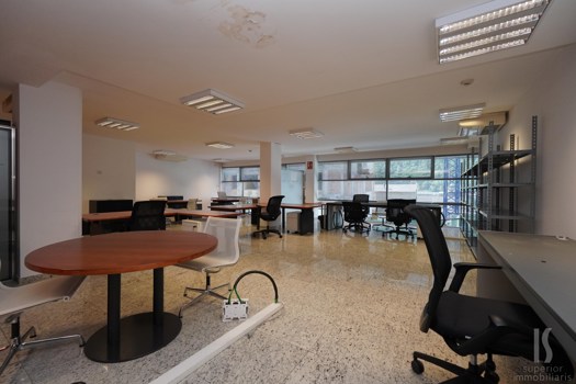 Office for rent in Andorra la Vella with parking