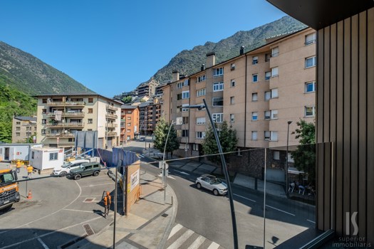 Piso en alquiler de 2 habitaciones en Escaldes-Engordany con terraza y parking