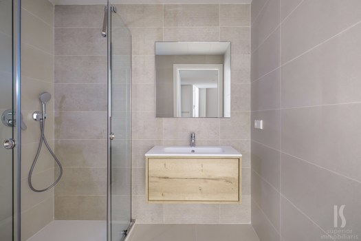 Piso en alquiler de 2 habitaciones en Escaldes-Engordany con terraza y parking