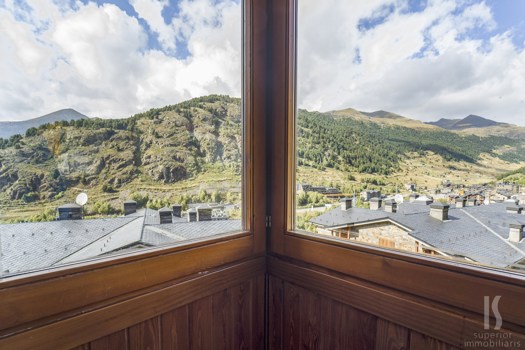 Apartament en venda de 3 habitacions a Soldeu (Canillo) amb parking