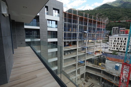 Piso en alquiler de 3 habitaciones en Andorra la Vella con terraza y parking