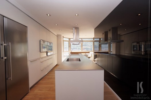 Appartement dernier étage à location avec 6 chambres en Andorra la Vella avec terrasse et parking