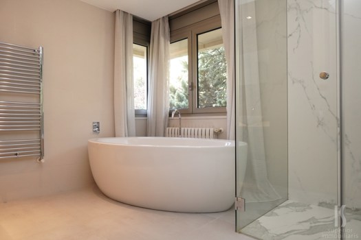Appartement dernier étage à location avec 6 chambres en Andorra la Vella avec terrasse et parking