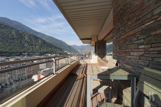 Appartement dernier étage à location avec 6 chambres en Andorra la Vella avec terrasse et parking