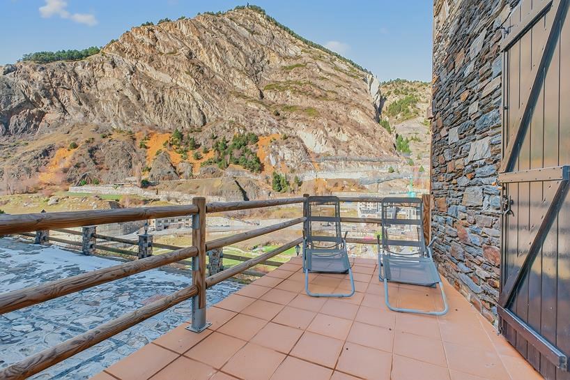 Casa en venta de 5 habitaciones en Prats (Canillo) con terraza