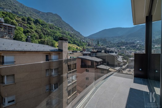 Ático en alquiler de 3 habitaciones en Escaldes-Engordany con terraza y parking