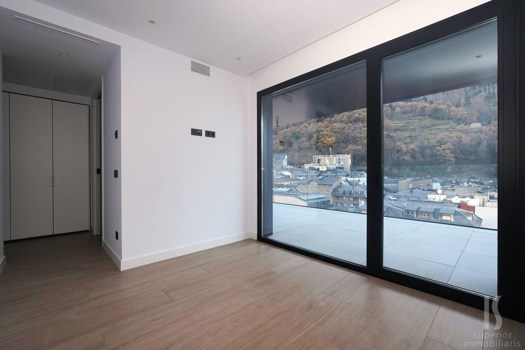 Apartment for rent with 3 bedrooms in Escaldes-Engordany with terrace and parking