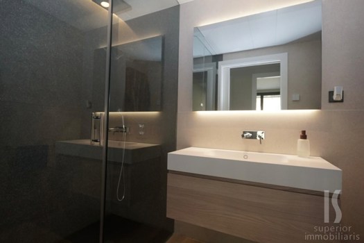 Piso en venta de 3 habitaciones en Escaldes-Engordany con terraza y parking